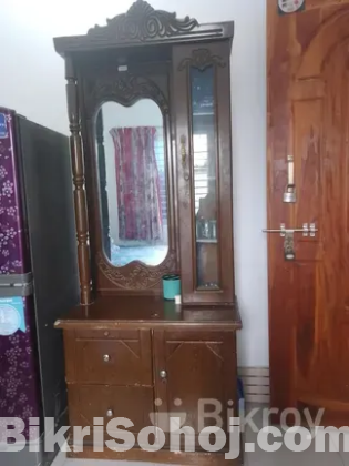 ড্রেসিং টেবিল